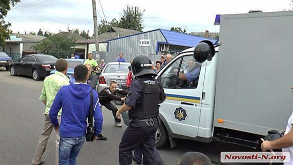 Под Николаевом местные жители чуть не растерзали полицейских-убийц (ФОТО, ВИДЕО 21+) | Русская весна