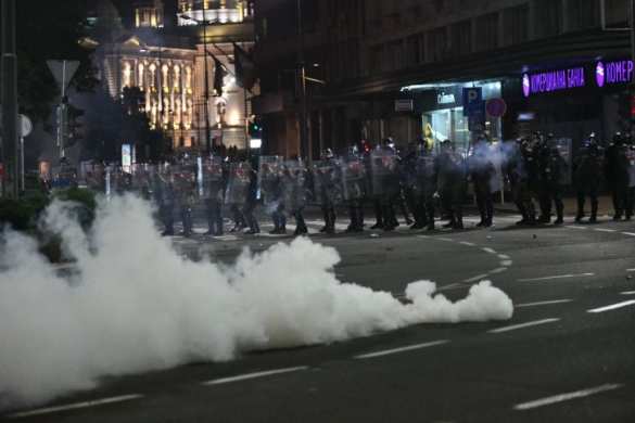 Сербия взбунтовалась: протесты против карантина охватывают всё больше городов (ФОТО, ВИДЕО) | Русская весна
