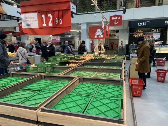 Пустые полки: киевляне бросились скупать продукты (ФОТО) | Русская весна