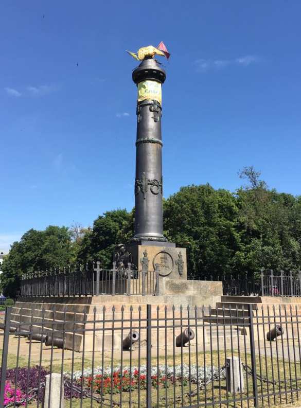 В Полтаве изуродован Монумент русской славы (ФОТО) | Русская весна