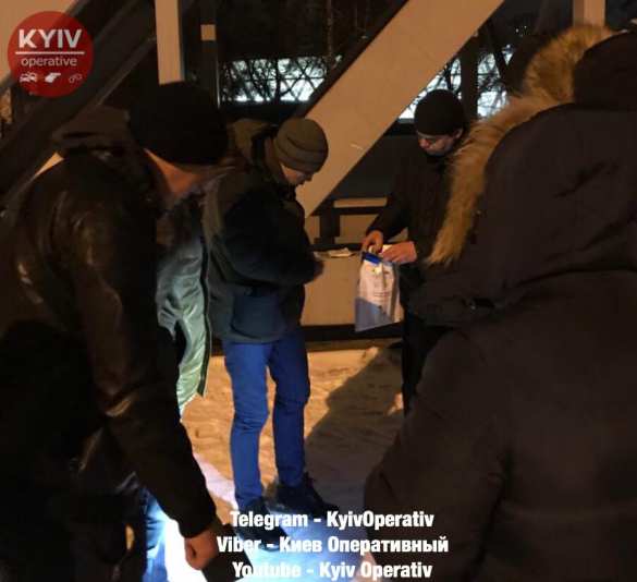 Трое украинцев избили и ограбили поляка на вокзале в Киеве (ФОТО) | Русская весна