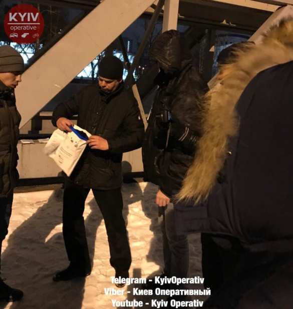 Трое украинцев избили и ограбили поляка на вокзале в Киеве (ФОТО) | Русская весна