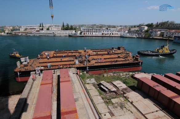 Опоры для арок Крымского моста выведены на воду (ФОТО, ВИДЕО) | Русская весна