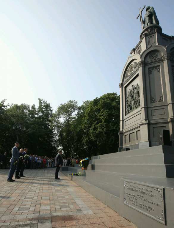 «Москва развязала войну против златоверхого Киева», — бенефис Порошенко на Владимирской горке (ФОТО, ВИДЕО) | Русская весна