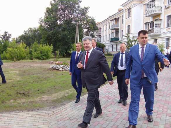 Подаренное Порошенко реабилитационное медоборудование для «атошников» оказалось телевизором (ФОТО) | Русская весна