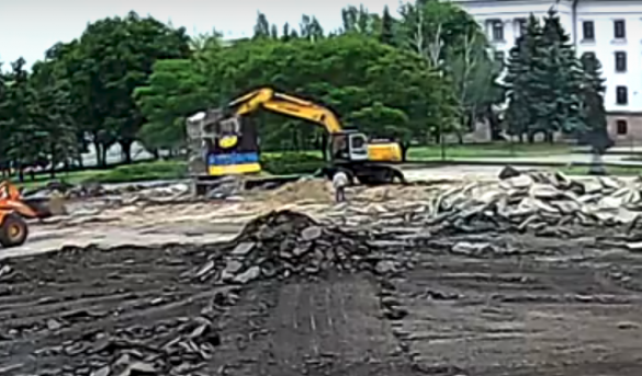 Хроники «незалежной»: в Краматорске ликвидируют герб Украины (ФОТО) | Русская весна