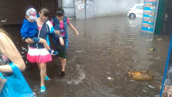 Потоп в Киеве: мусорные реки затопили подземные переходы (ФОТО, ВИДЕО) | Русская весна