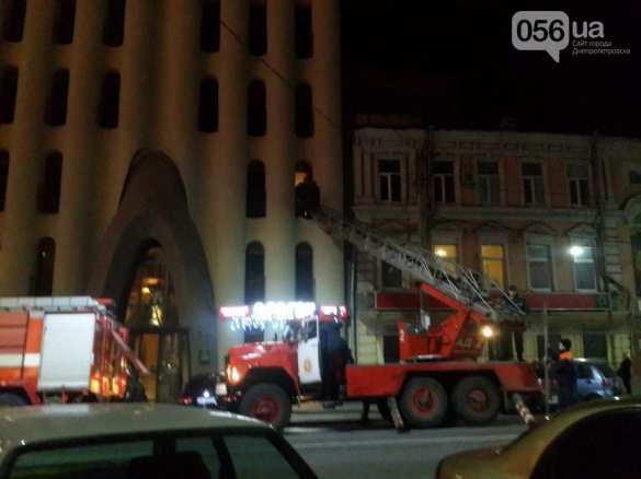 В центре Днепропетровска горит отель «Каспий» (ФОТО) | Русская весна