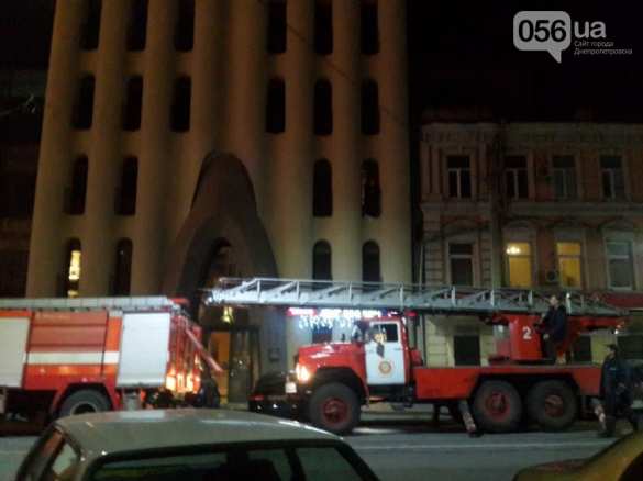 В центре Днепропетровска горит отель «Каспий» (ФОТО) | Русская весна
