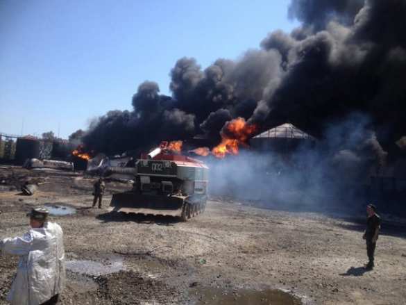 Пожар под Киевом: спасатели не послушались Авакова и стали тушить огонь пеной (+ФОТО) | Русская весна