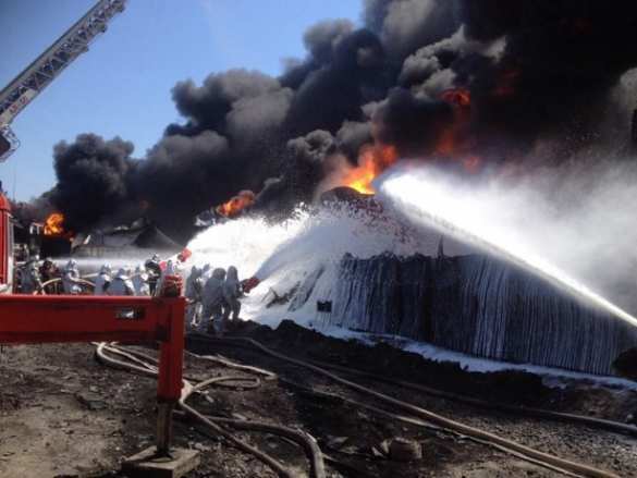 Пожар под Киевом: спасатели не послушались Авакова и стали тушить огонь пеной (+ФОТО) | Русская весна