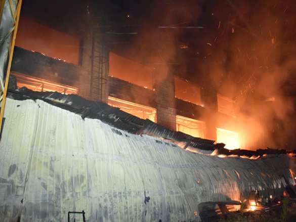 Огненный ад в Николаеве: пламя уничтожило яхты и лодки (ФОТО, ВИДЕО) | Русская весна