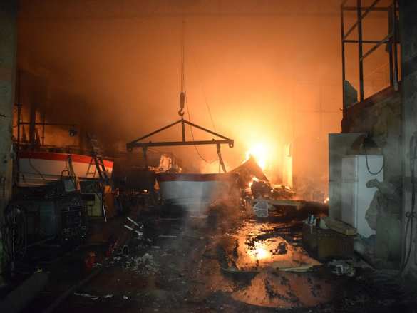 Огненный ад в Николаеве: пламя уничтожило яхты и лодки (ФОТО, ВИДЕО) | Русская весна