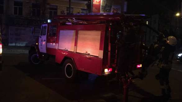 Полиция начала штурм суда, где находятся главарь ОУН и соратники (ФОТО, ВИДЕО) | Русская весна