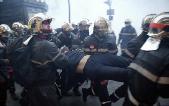 Пожарные поджигают Париж: столица Франции парализована протестом (ФОТО, ВИДЕО) | Русская весна