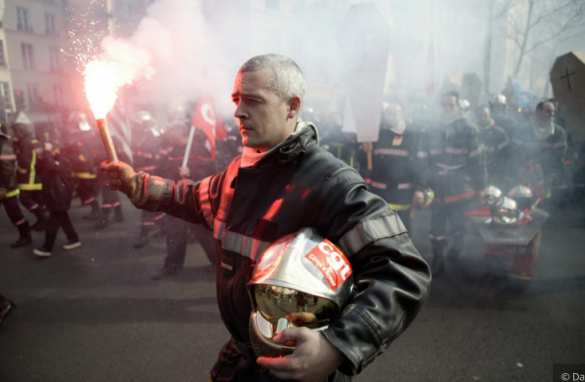 Пожарные поджигают Париж: столица Франции парализована протестом (ФОТО, ВИДЕО) | Русская весна