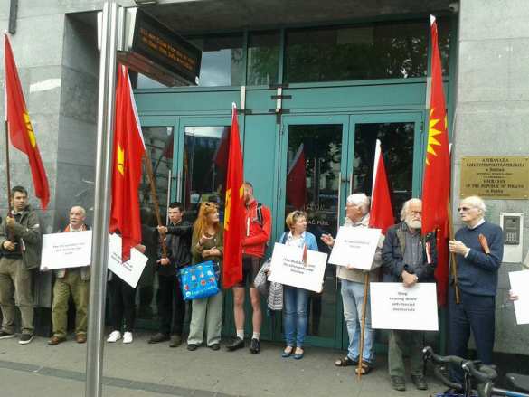 По всей Европе прошли акции протеста против сноса памятников советским воинам-освободителям в Польше (+ФОТО, ВИДЕО) | Русская весна