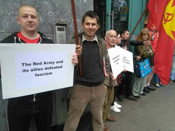 По всей Европе прошли акции протеста против сноса памятников советским воинам-освободителям в Польше (+ФОТО, ВИДЕО) | Русская весна