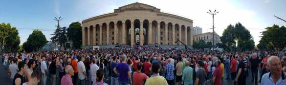 Второй день беспорядков в Грузии: колонна движется к парламенту (+ФОТО, ВИДЕО) | Русская весна