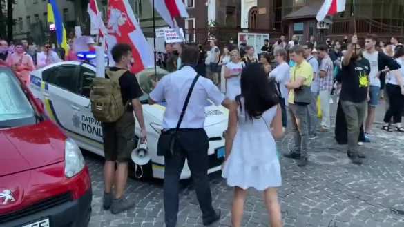 Киевские копы жёстко задерживают неонацистов у посольства Белоруссии (ФОТО, ВИДЕО) | Русская весна