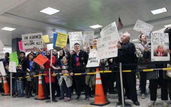 Сдвиг сознания: в США митингуют против антитеррористического указа Трампа (ФОТО, ВИДЕО) | Русская весна