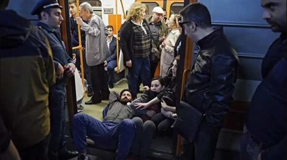 Майдан в Армении: оппозиция блокирует улицы и метро, протестующие рвутся к центру города (ФОТО, ПРЯМАЯ ТРАНСЛЯЦИЯ) | Русская весна