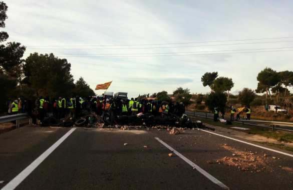 Европейское восстание теперь и в Испании — сепаратисты заблокировали центр Барселоны (ФОТО, ВИДЕО) | Русская весна