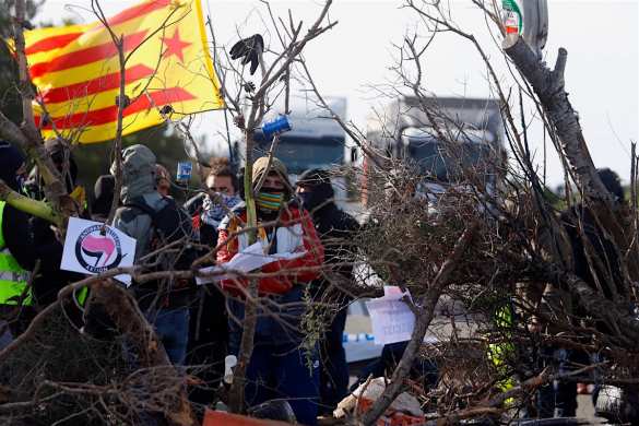Европейское восстание теперь и в Испании — сепаратисты заблокировали центр Барселоны (ФОТО, ВИДЕО) | Русская весна