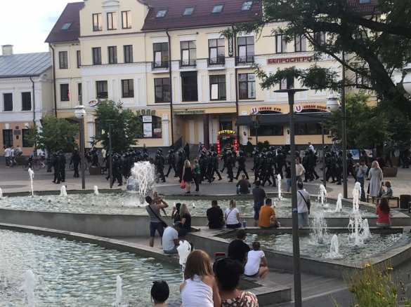 ОМОН в Бресте: первые задержания, начались стычки (+ВИДЕО, ФОТО) | Русская весна