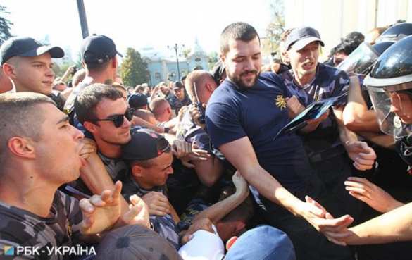 Беспорядки у Верховной рады: неонацисты против полиции — ПРЯМАЯ ТРАНСЛЯЦИЯ. Смотрите и комментируйте с «Русской Весной» | Русская весна