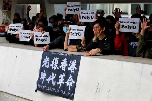 Массовые столкновения в Китае: цепь из протестующих в Гонконге растянулась на километры (ФОТО) | Русская весна