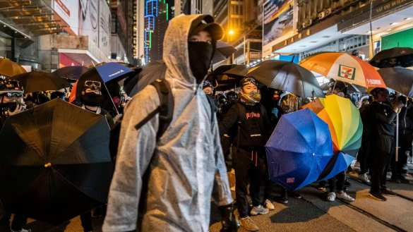 Массовые столкновения в Китае: цепь из протестующих в Гонконге растянулась на километры (ФОТО) | Русская весна