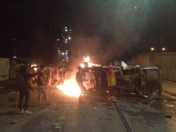 В Венесуэле идут протесты: сожгли статую Чавеса, есть жертвы (ФОТО, ВИДЕО) | Русская весна