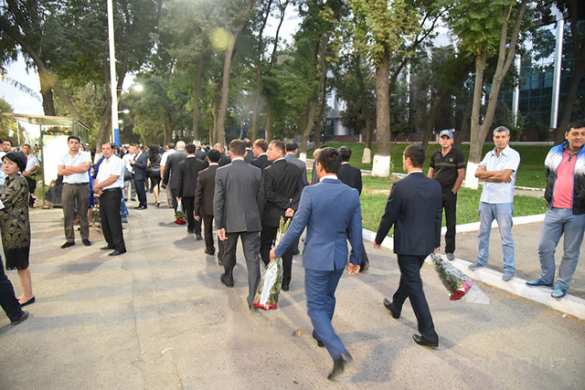 Узбекистан плачет: жители Ташкента простились с президентом Каримовым (ФОТО, ВИДЕО) | Русская весна