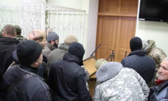 Одесский «Правый сектор» взял в осаду суд в Кировограде (ФОТО) | Русская весна