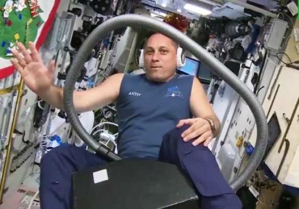 Российский космонавт провел «летные испытания» пылесоса в космосе (ФОТО, ВИДЕО) | Русская весна