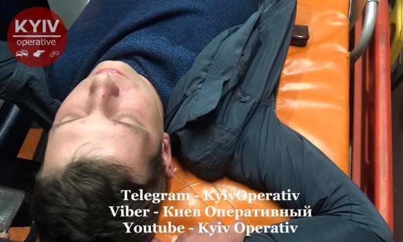 Это Украина: в Киеве сотрудники спецсвязи прострелили ноги «атошнику» (ФОТО, ВИДЕО) | Русская весна