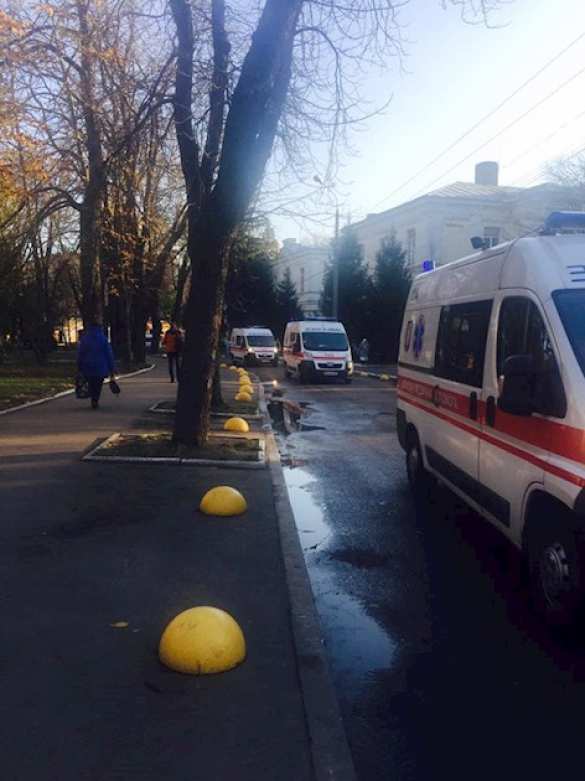 «Вереница скорых»: В киевский военный госпиталь привезли тяжелораненых «всушников» (ФОТО) | Русская весна