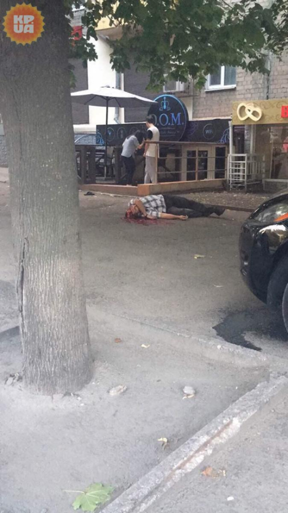 Типичная Украина: В Днепропетровске на улице застрелили двух человек (ФОТО 18+) | Русская весна