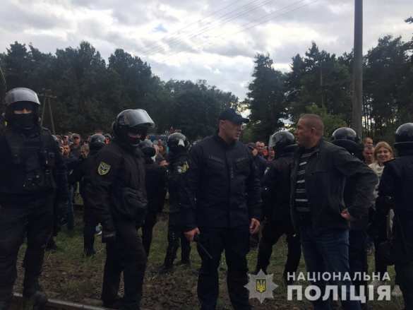 Полиция разогнала сторонников Семенченко, блокировавших «уголь Путина» под Львовом (ФОТО) | Русская весна