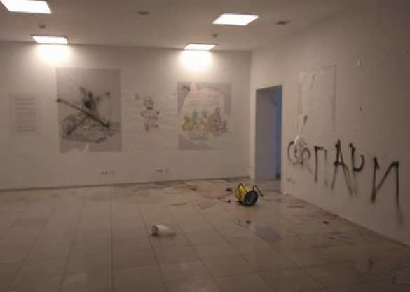 В Киеве радикалы разгромили выставку, посвященную последствиям майдана (ФОТО, ВИДЕО) | Русская весна
