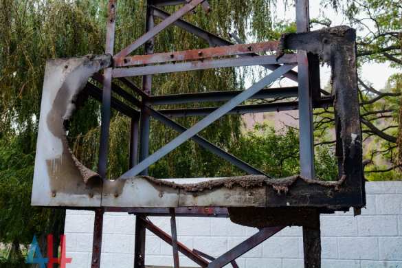 В ДНР за поджог памятника шахтёрам-фронтовикам схвачена группа подростков (+ФОТО) | Русская весна