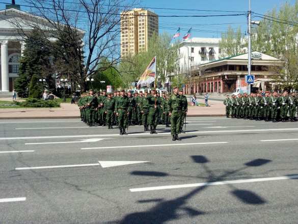 Не могу передать словами, как я горд, — серб Деки с репетиции парада Победы в Донецке (ФОТО, ВИДЕО) | Русская весна