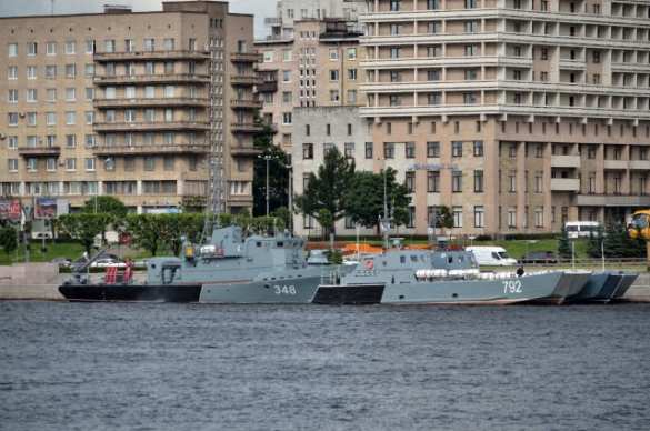 Репетиция парада ВМФ в Петербурге: корабли Балтфлота вошли в Неву (ФОТО) | Русская весна