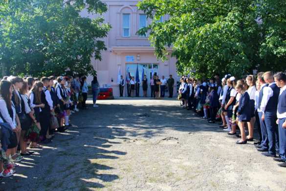 «Можно ли назвать людьми тех, кто обстреливал мирные города и сёла?» — что обещают свято помнить в ЛНР (ФОТО) | Русская весна