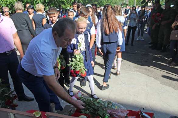 «Можно ли назвать людьми тех, кто обстреливал мирные города и сёла?» — что обещают свято помнить в ЛНР (ФОТО) | Русская весна