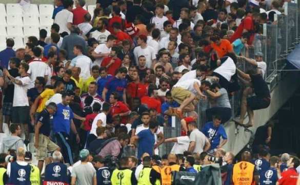 СРОЧНО: Российские фанаты прорвались на трибуны англичан и обратили их в бегство (+ФОТО, ВИДЕО) | Русская весна