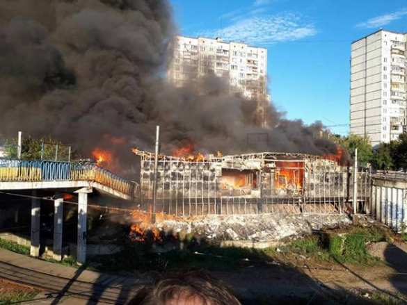 В Киеве горит рынок (ФОТО, ВИДЕО) | Русская весна