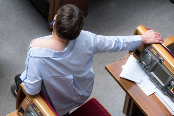 Пожалуйста, не надо: Савченко начала раздеваться в Раде (ФОТО) | Русская весна