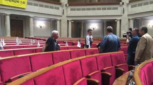 Нардеп Савченко пришла в Верховную раду босиком (ФОТО) | Русская весна